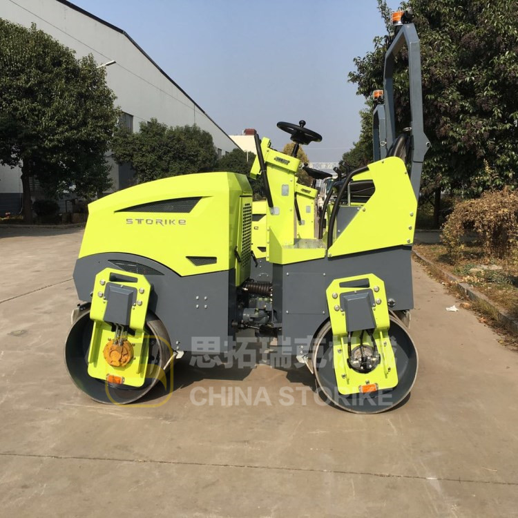 小型壓路機(jī)十字路口施工，瀝青路面的接縫有什么技巧處理